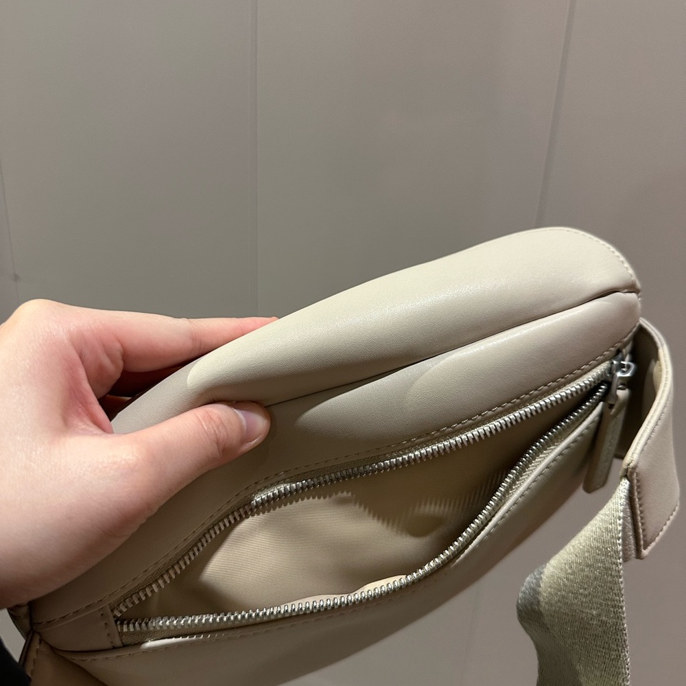 NEW Monos Metro Sling Belt Bag: Ivory - Picture 7 of 9